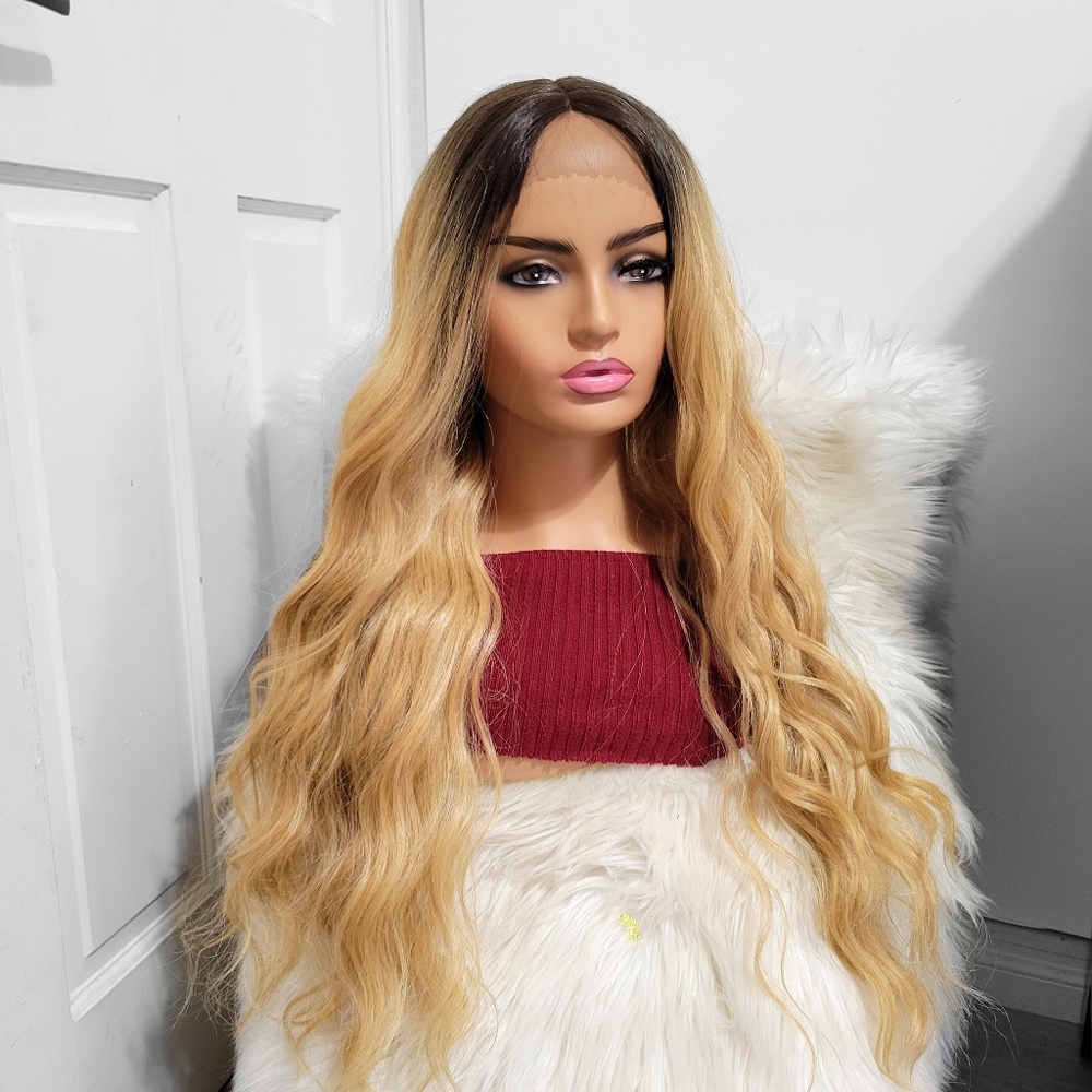 Long Wavy Blonde Ombre Wig
